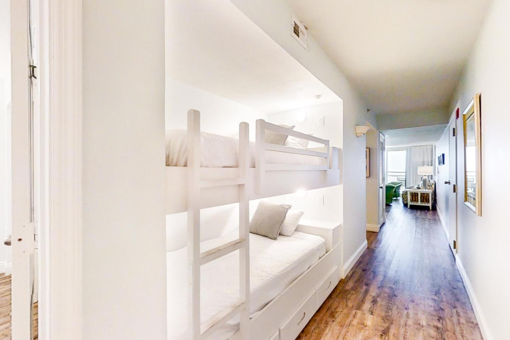 Pelican Beach Resort Destin Room photo